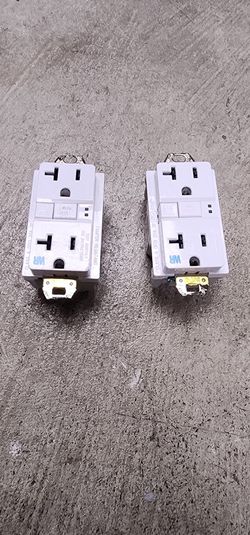 Two 20 amp gfi outlet 