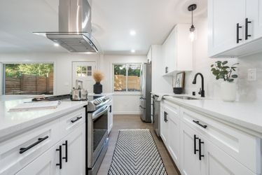 White Shaker cabinets for Sale 