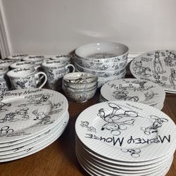RARE WHOLE DISNEY SKETCHBOOK DINNER SET