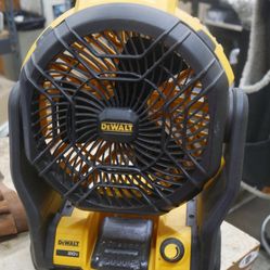 DEWALT DCE512 JOBSITE FAN WITH DCB203 BATTERY PRE OWNED 884127-2 