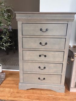 Gray Wood 5-Drawer Tall Chest Dresser