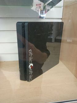 Ps4 slim w controller / cords