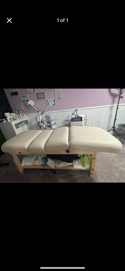 Facial / Massage Table