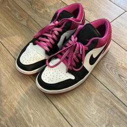 Jordan 1 Low SE