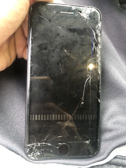 Cracked Lcd iPhone 8