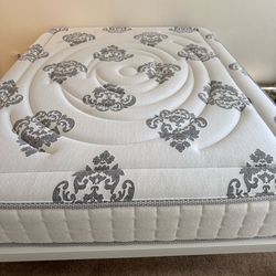 Queen Size 10” Hybrid Firm Mattress Very Clean and Excellent Condition Like New