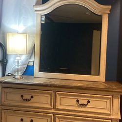 Vanity/dresser 