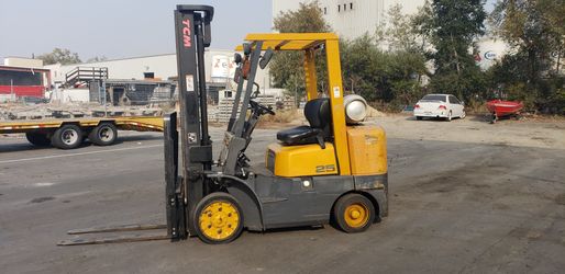 TCM forklift 5000 pound capacity 3 stage sideshift