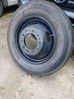 Ford F-450 wheel and tire New