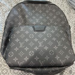 Selling black Louis Vuitton backpack