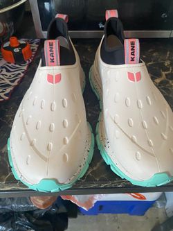 Kane Slip-On Sneakers size M11