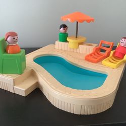 Vintage Fisher Price Swimming Pool With 3 Little People And Chairs And Umbrella 