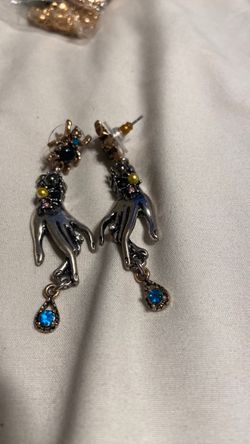 Lady finger earrings