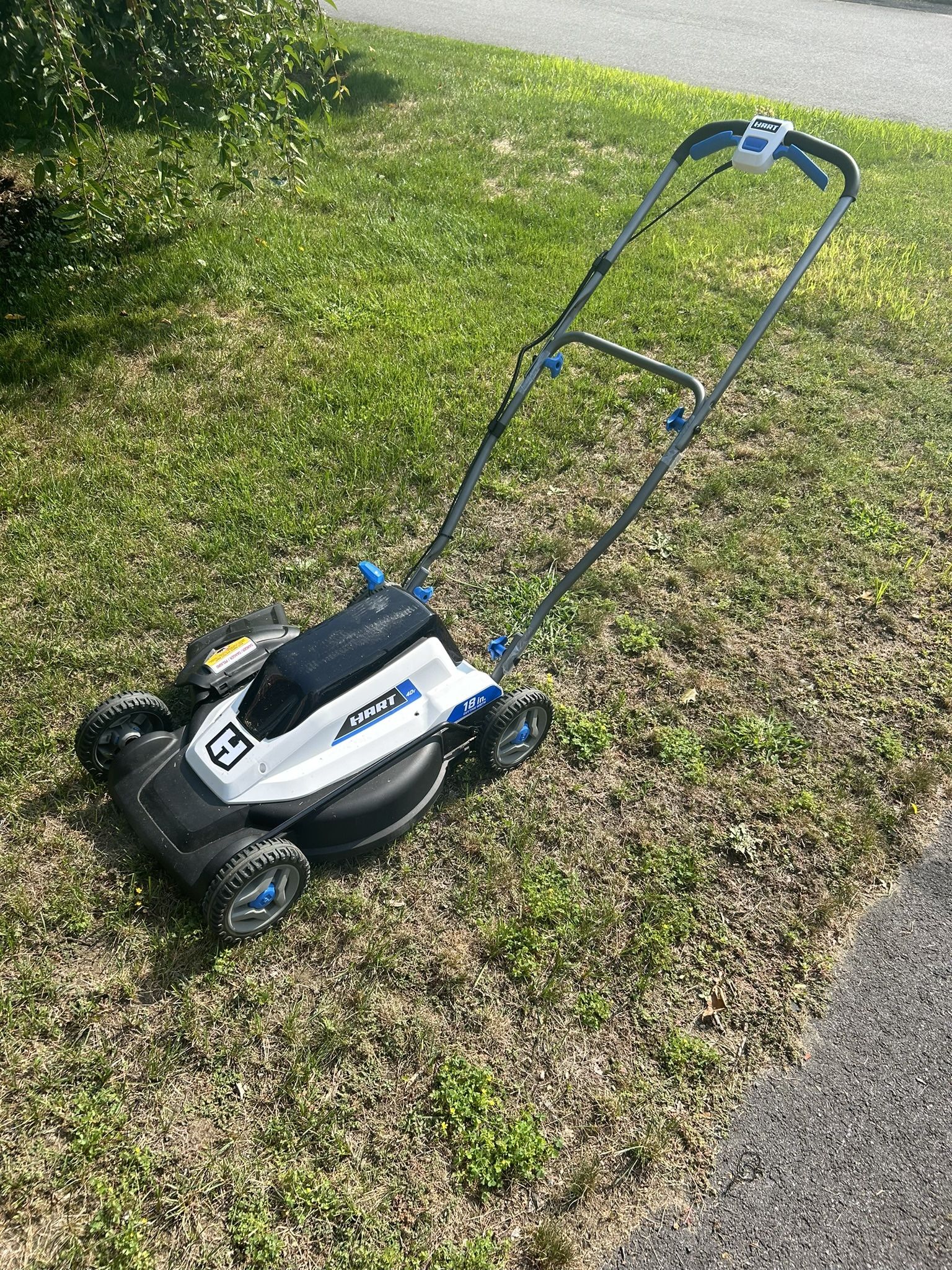 HART CORDLESS LAWNMOWER 