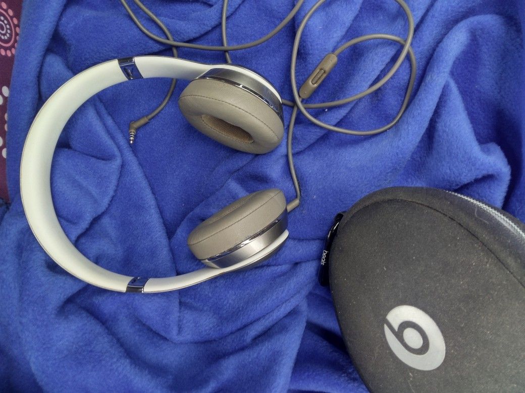 Beats Solo Wired Headphones With Case