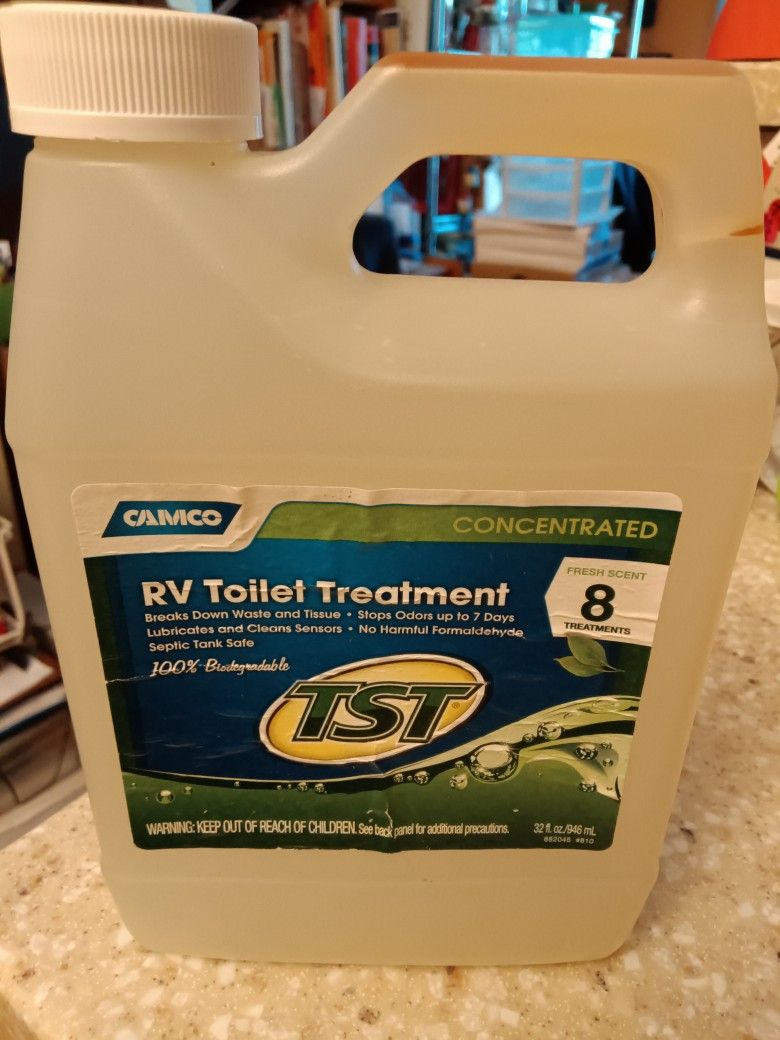 Camco RV Toilet Treatment 32 Oz 