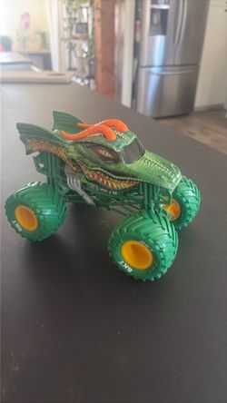 Dragon monster truck