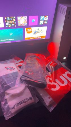 Chrome/supreme socks