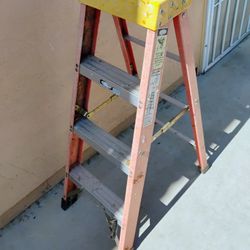 4ft Ladder Fiberglass 