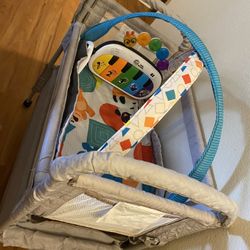 Bassinet & Kicking Toy