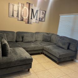 Plush sectional couch Large 