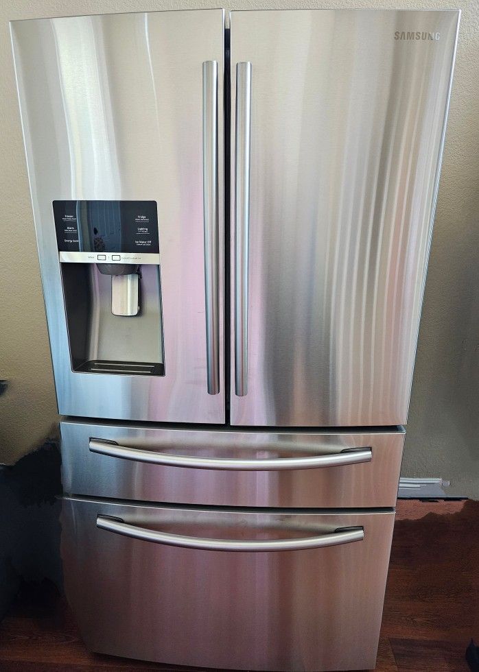 Samsung RF28HMEDBSR/AA 28 Cuft 4 Door Refrigerator