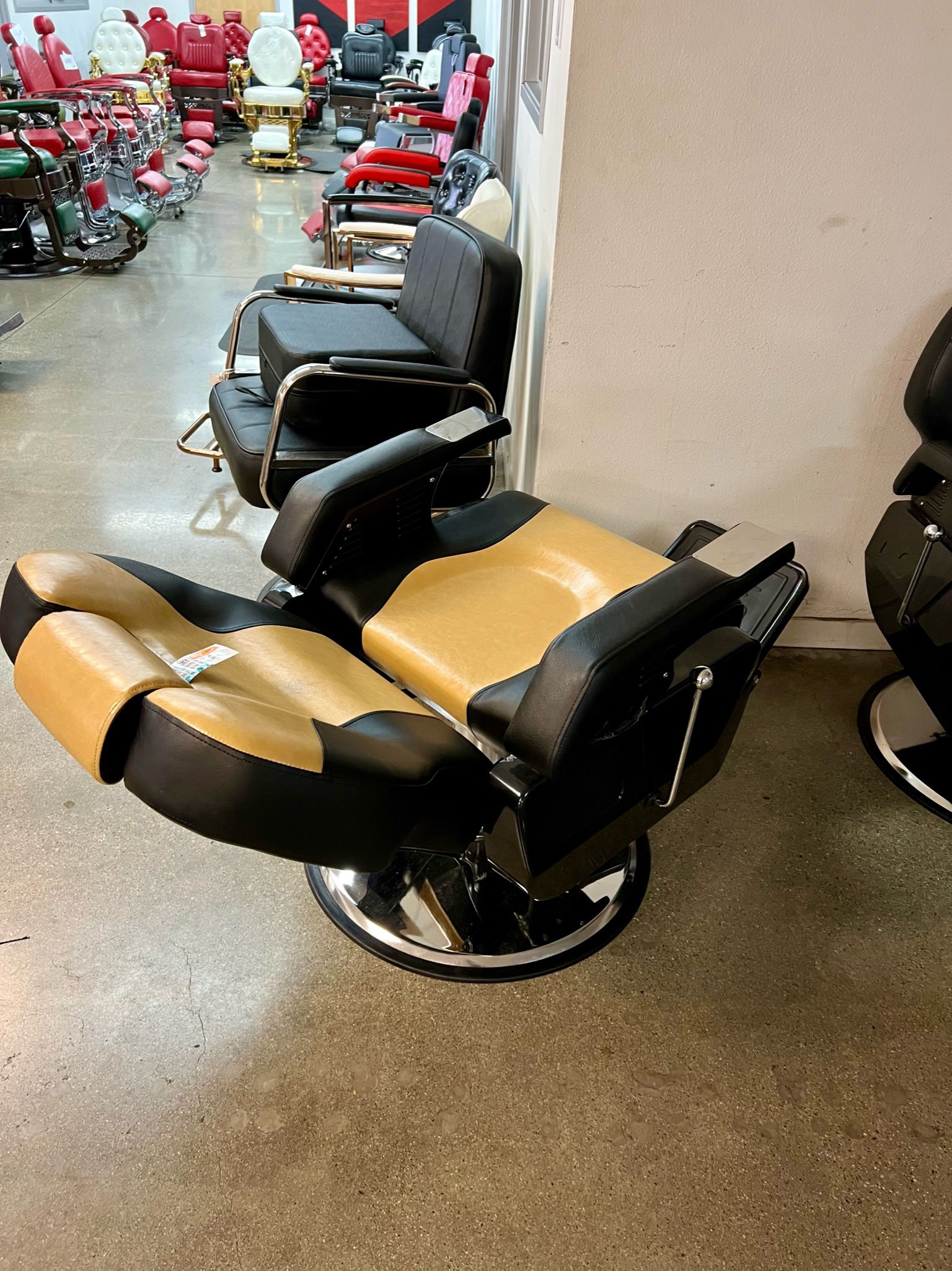 Black And Yellow Hydraulic Barber Chair 2688