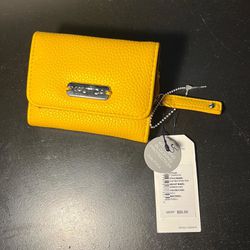 BURBERRY WALLET for Sale in Tulare, CA - OfferUp