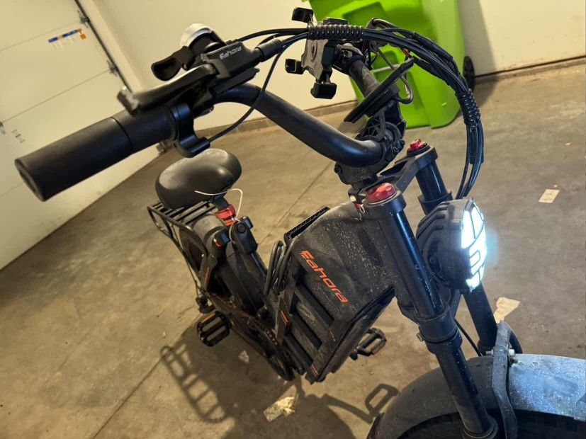 Electric bike for sale. Only one fault, the belt is broken. Price