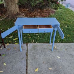 Table W/Drawers