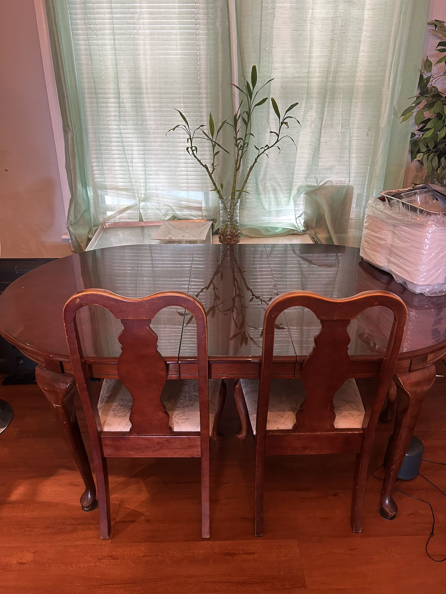 6 Chaired Table