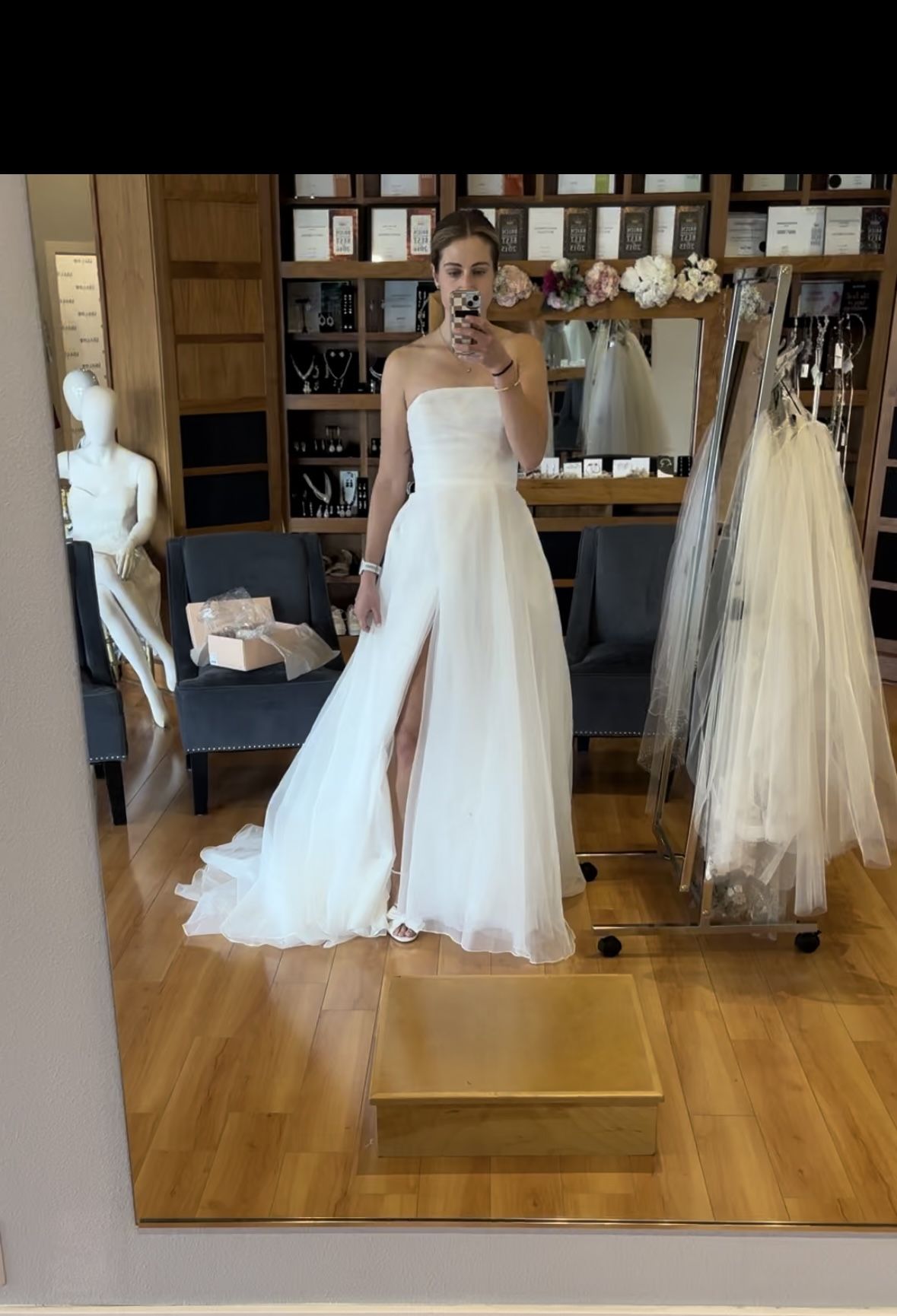Monique Lhuillier Bliss Wedding Gown - Not Worn