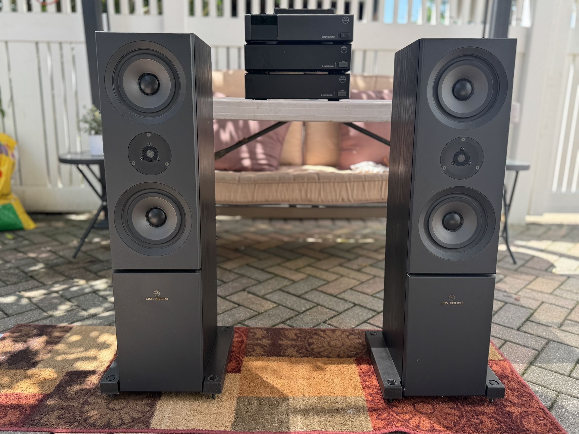 Linn Keilidh Stereo Loudspeakers, 2 Linn LK100 Power Amps, Linn Kairn Preamplifier