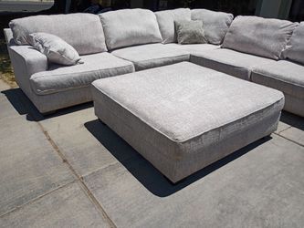 Big sectional couch with ottoman
