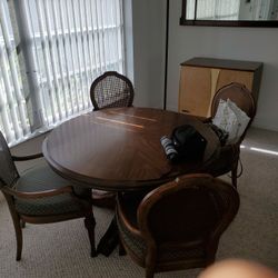 200$ a round table and 4 well-kept chairs good wood