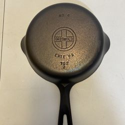 Griswold #4 Cast-Iron Skillet Beautifully Restored & Seasoned Sits Flat 702A