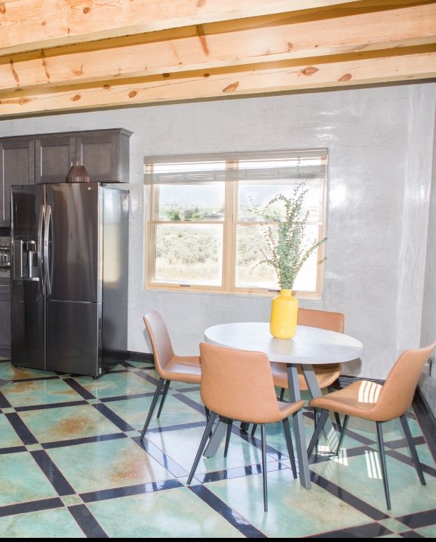 Round Dining Table + 4 chairs