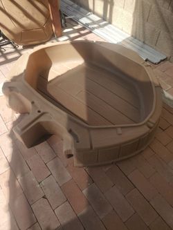 Step  2 sand box for kids  w/lid I ASK $35.00