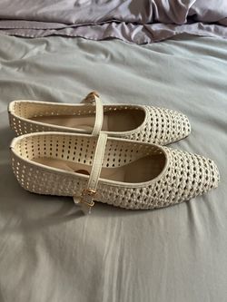 White woven size 8