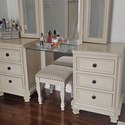 Cream 6 Drawer, Mirrored Vanity With Bench