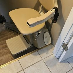 Power Chair Lift in Excellent Condition....$600