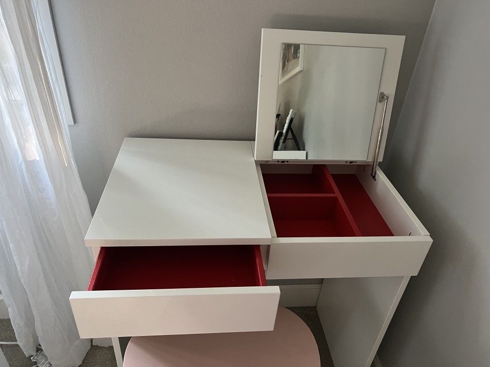Girls Vanity / Makeup Desk and Chair