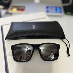 Brand New Matte Black Guess Sunglasses with Case
