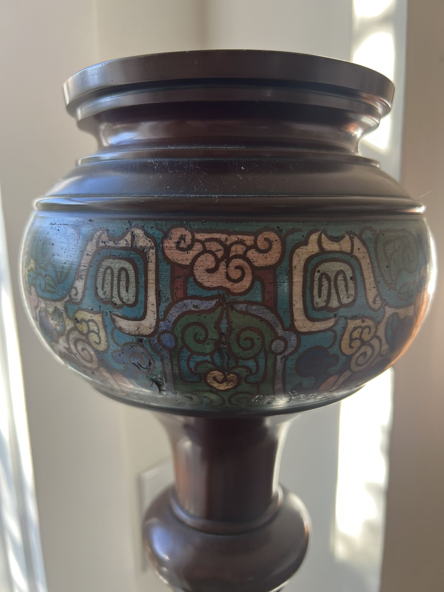 Vintage Cloisonné Floor Lamp – Asian Enamel Metal Lamp (Mid Century, Bronze/Brass Style)