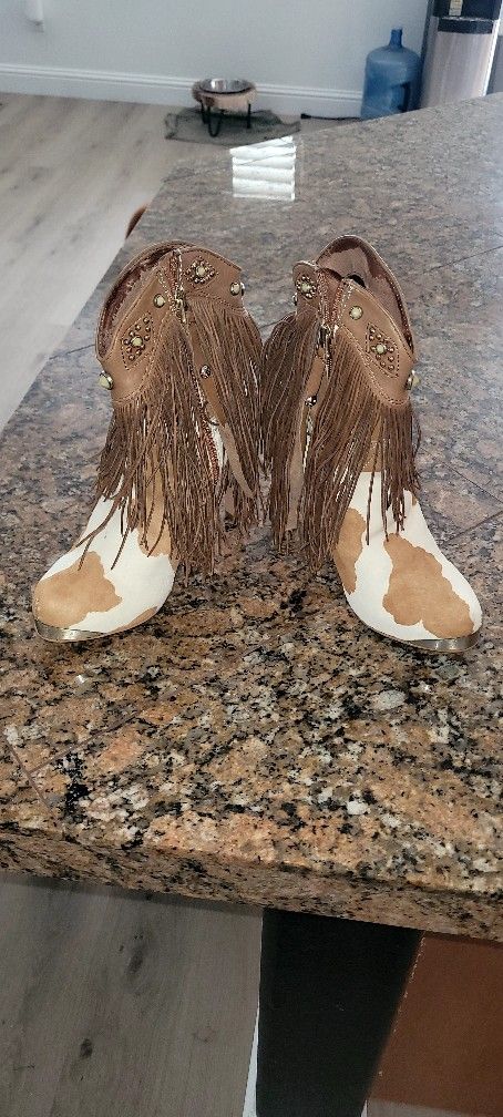 Cow Girl Boots Size 8