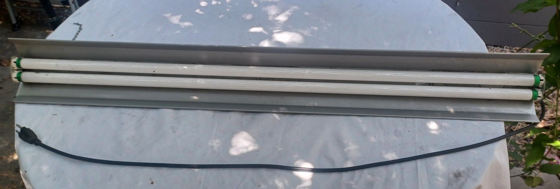 Fluorescent Light Fixture