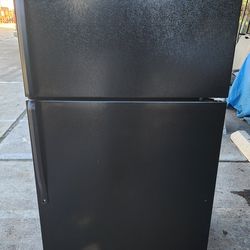 Precioso Refrigerador Whirlpool Tiene Maquina Para Hacer Hielo Grande 33 Pulgadas De Ancho 21cuft Listo Para Usar Super Limpio Lo Tengo Conectado $200