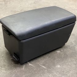05-07 Subaru Impreza WRX / STi center extended armrest