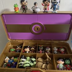 RYANS World Treasure Chest with Figures Coins Keys