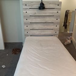 Bed frame Still in good shape